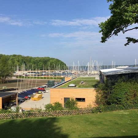 Ferienwohnung Yachthafen-Foerdeblick กลึคส์บวร์ก ภายนอก รูปภาพ