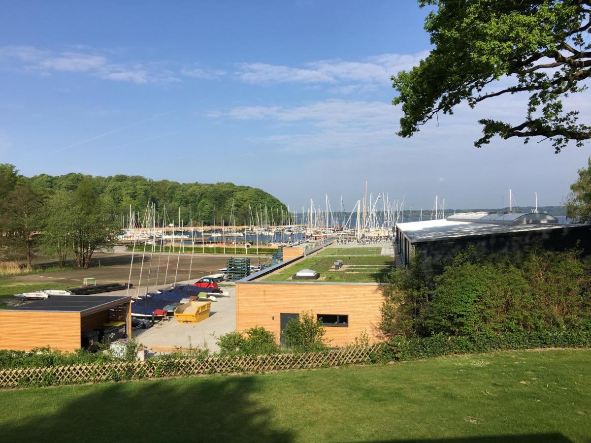 Ferienwohnung Yachthafen-Foerdeblick กลึคส์บวร์ก ภายนอก รูปภาพ